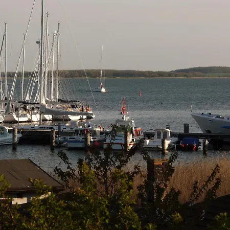 Oberdeck-am-hafen * Breege